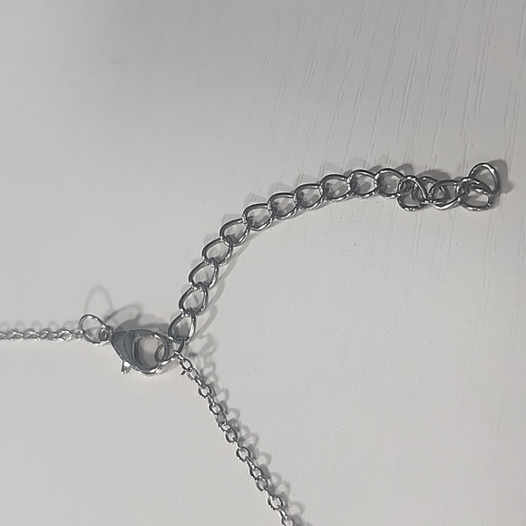 Elegant Silver-Toned Heart Pendant Necklace 19.5" - Picture 6 of 7